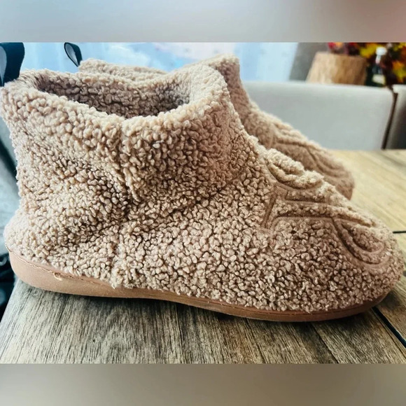 Victorias Secret Fleece Slippers Booties Boots Hard Bottom Color Camel Large L - Picture 2 of 4